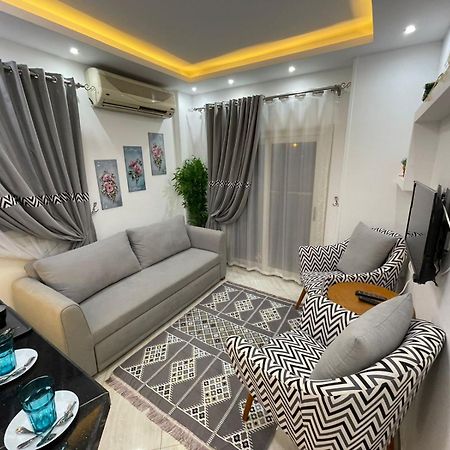 شقة في قلب القاهرة الجديدة تطل على شارع التسعين الشمالي Εξωτερικό φωτογραφία
